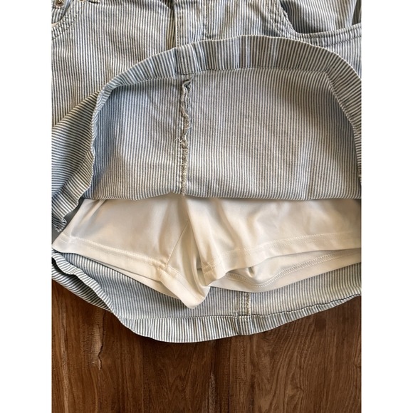Westport Woman's Skort Blue White Railroad Pinstripe Denim Pockets Size 10 - Picture 4 of 5